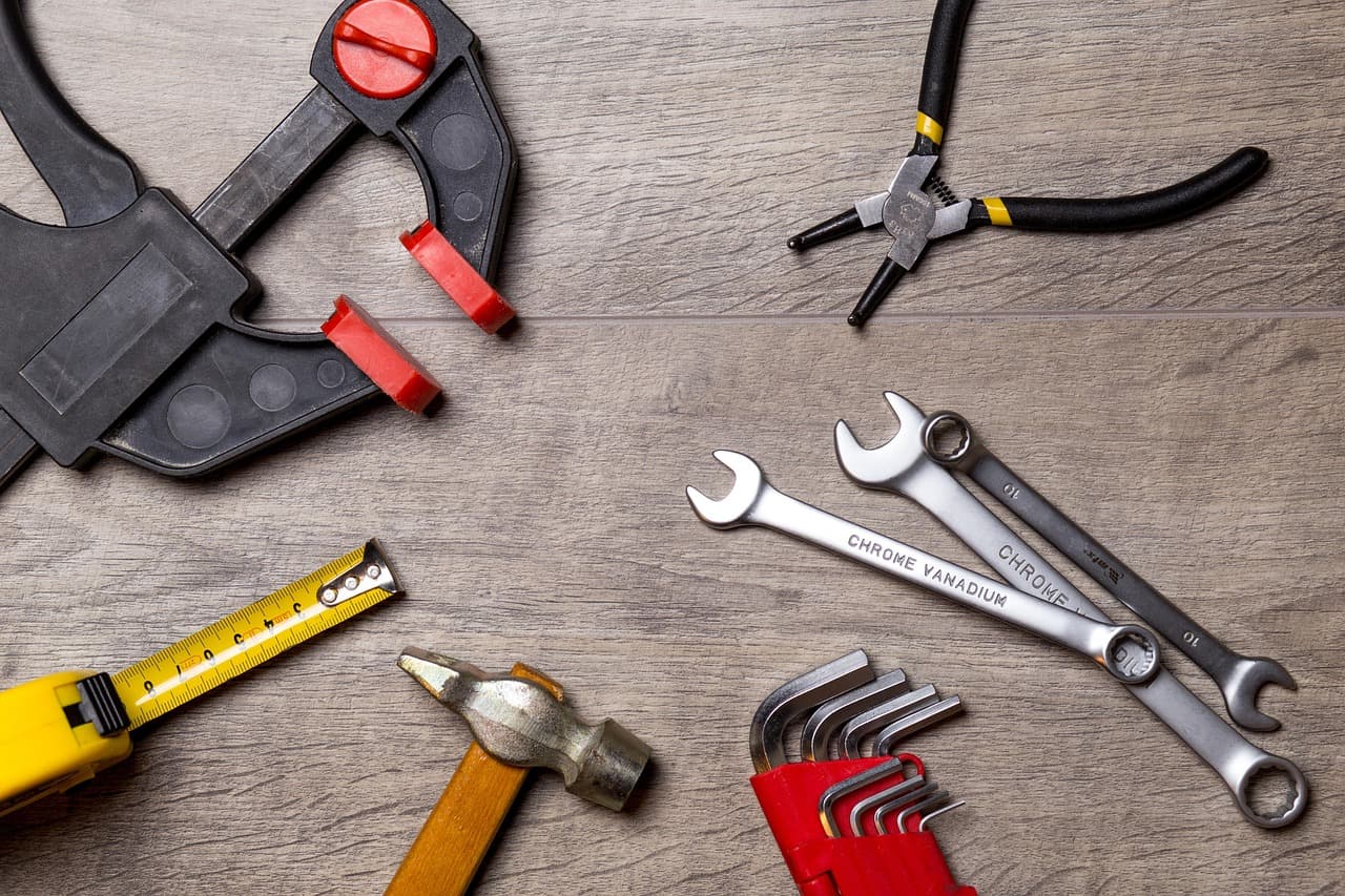 Les 5 accessoires indispensables pour un serrurier rapide à Paris